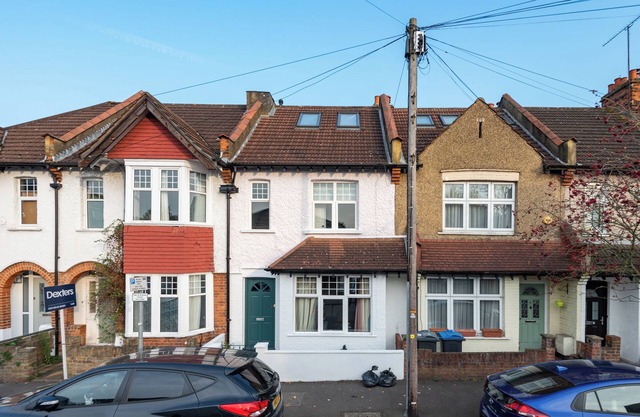 Beautifully furnished chic home near Wimbledon