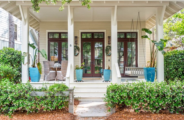 Beautifully renovated and refined cottage with private pool