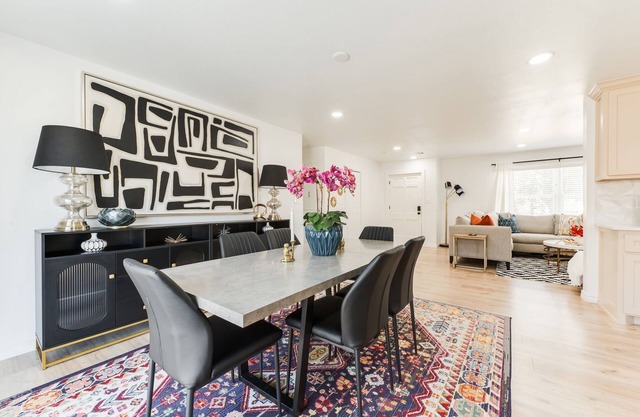 Beautifully Remodeled-Newly Furnished-Cozy, Colorful & Eclectic Home in N OKC!