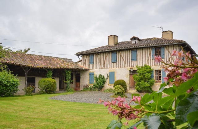 Beautifully renovated and authentic Gascogne villa with private pool.