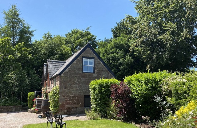 Beautifully restored C18th property in quiet village nr. Ross on Wye.