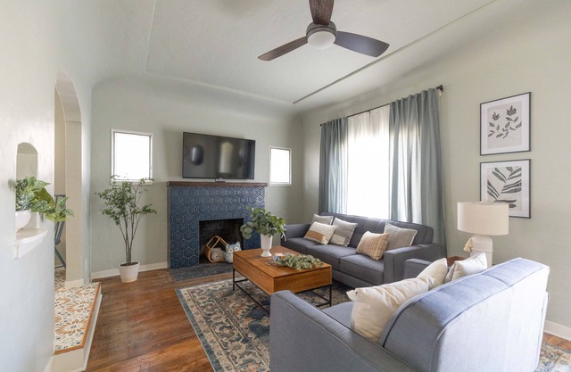 Beautifully Updated Historic Home conveniently located in downtown Mesa!