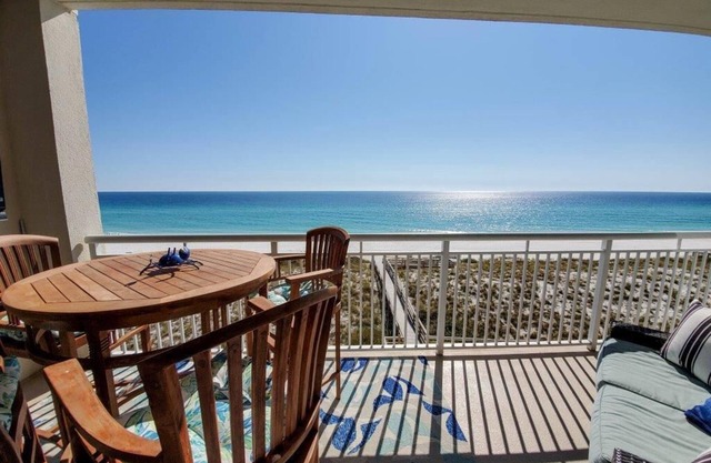 Beautifully upgraded 2 bedroom beachfront condo in Pearl #403 on Navarre Beach.