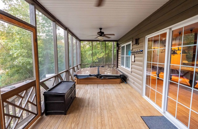 Beaver Lake Oasis: 4BR Escape