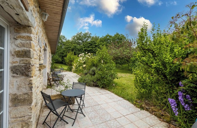 Bed and Breakfast 'Chambre Millepertuis' with Shared Terrace and Shared Garden