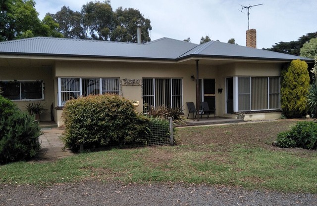 Bed & Breakfast accommodation for 2 on a sheep farm