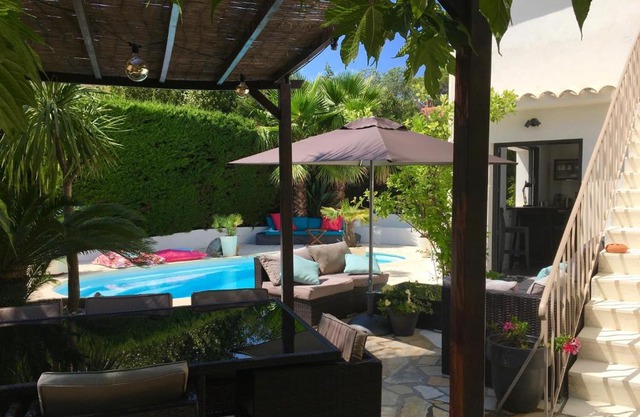 Bed,Kitchen and Swimming Pool Villa Esterel