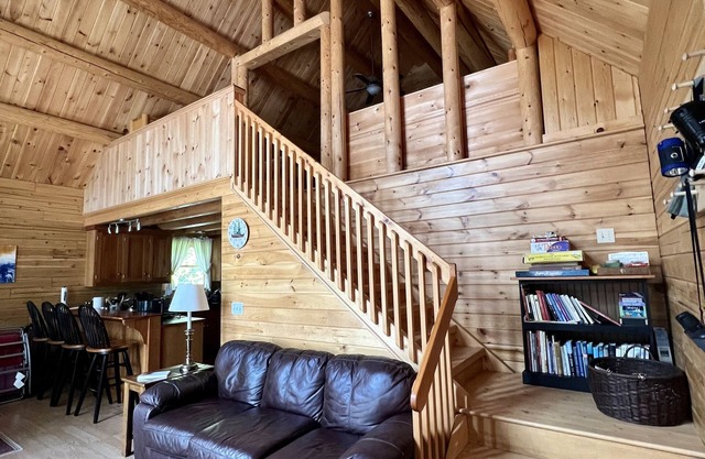 Beddington Lake Log Cabin!