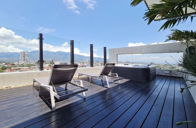 BEE Suites San Jose - Escalante
