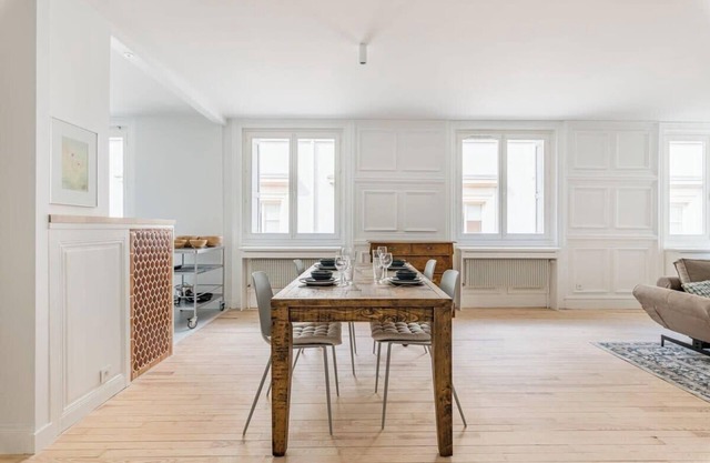 Beige Hospitalité - Adriana - 120m², hypercentre, tram 1 ch