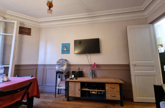 Bel Appartement Parisien Près du Trocadéro, Calme et Confortable