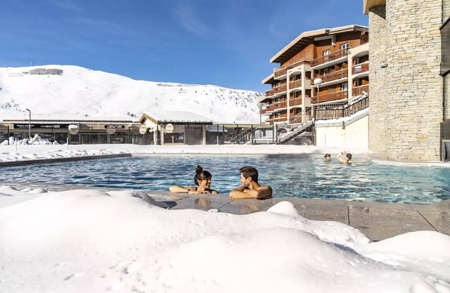Belambra Clubs Les 2 Alpes Les Crestes - All inclusive - Premium Room 2 Adults and 1 Child Room Night View