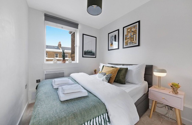 Belgravia Apartment by MoreThanStays | Lift