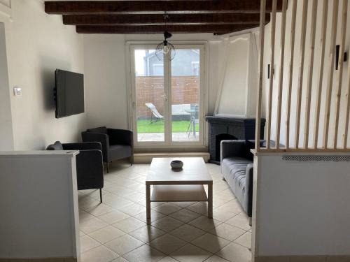 Belle maison avec grande terasse à 10 minutes en train de Paris centre et 6 min à pied de la gare et du centre ville