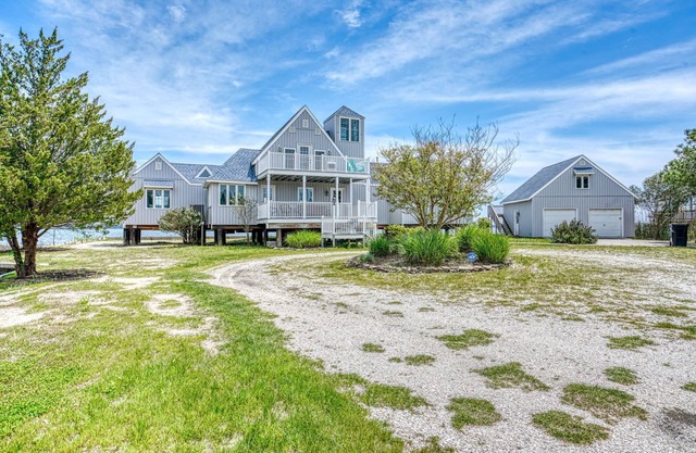 Belle of the Bay - Beautiful Custom Waterfront Home!