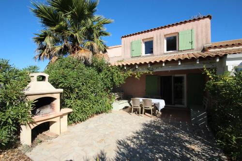 Belle villa 2 chambres, 4 à 6 couchages, jolie terrasse avec vue réserve dans résidence sécurisée avec piscine commune 800 m de la mer LRCS76