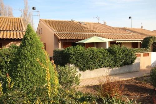 Belle villa 5 couchages terrasse parking dans résidence sécurisée piscine commune 400m de la mer LRJP16