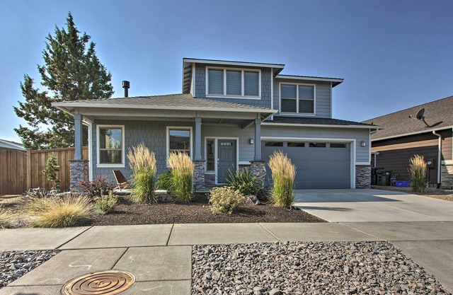 Bend Home w/Patio + Fire Pits < 3 Mi to Dtwn