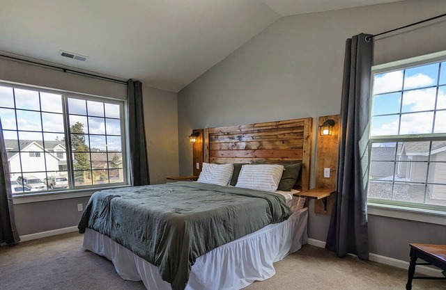 Bendite 3BR Home on the Canal for Families and Groups