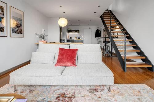 Berlin Muse - Stylish Comfort Meets Urban Zest