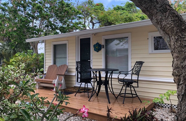 Bermuda-esque Island Cottage! Steps to Sand!