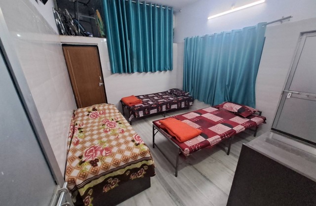 Best Homestay with Spacious 9-bedroom Villa in welcoming Prayagraj with AC