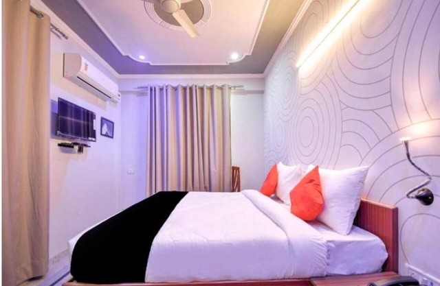 Best hotel in Jaipur location. nHotel 7 Nights & Restaurant. nCouple friendly.