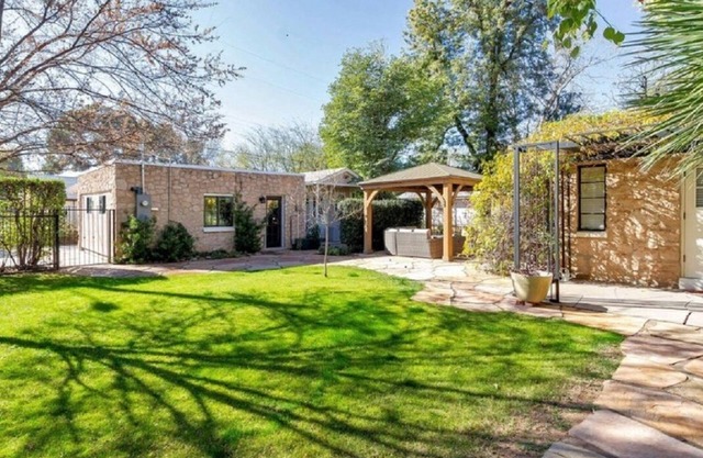 Best Little Guesthouse in Melrose!