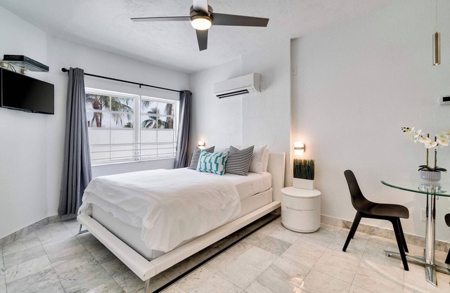 Best location by the Beach ! Free WiFi - TV - All amenities