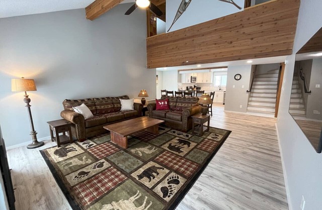 Best Location @ Jay: 2024 Remodel, Ski-in/Out by Waterpark, Tram, Ice Rink