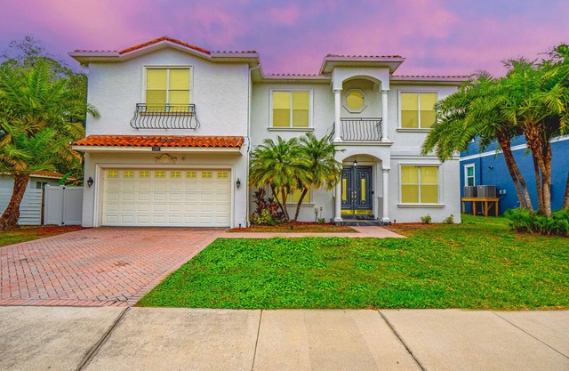 ⭐️BEST⭐️ SOUTH TAMPA MANSION- REMODELED- MOVIE THEATER- 🔥POOL-HOTTUB HUGE 5000 sqf