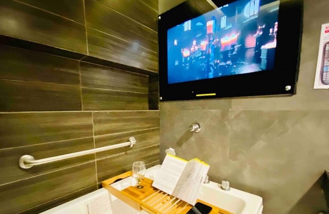 Best Value: 53-Sqm Condo With Hot Tub & Balcony
