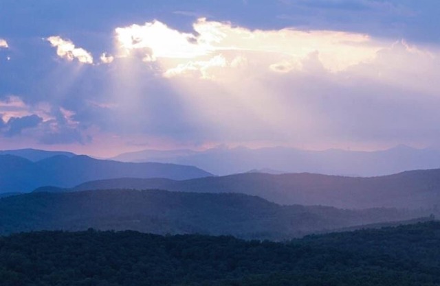 Best View In NC, Gorgeous Luxury Log Cabin with Burn Pit, Wifi, Dish with HDTV