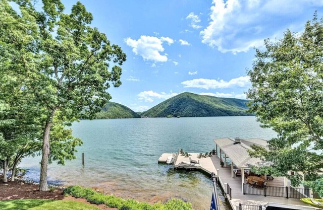 BEST VIEW~Luxury 8500 Sq Ft~6 bedroom 5 Flex Rooms