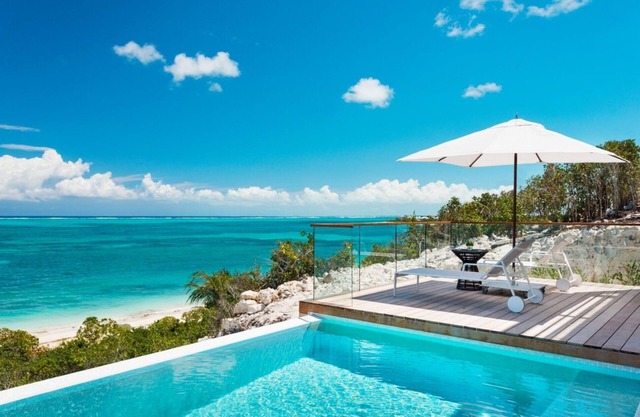 *BEST VILLA IN TURKS* Luxury Beach Front Villa with Pool & Incredible Views