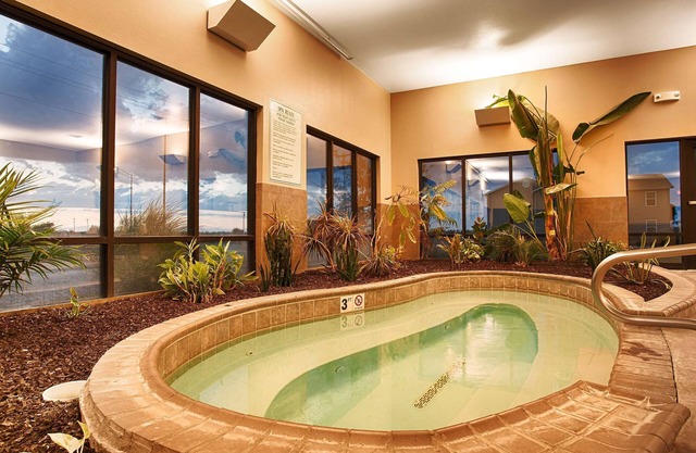 Best Western Plus Night Watchman Inn & Suites