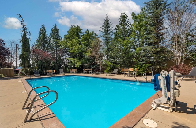 Best Western Plus Olympic Inn