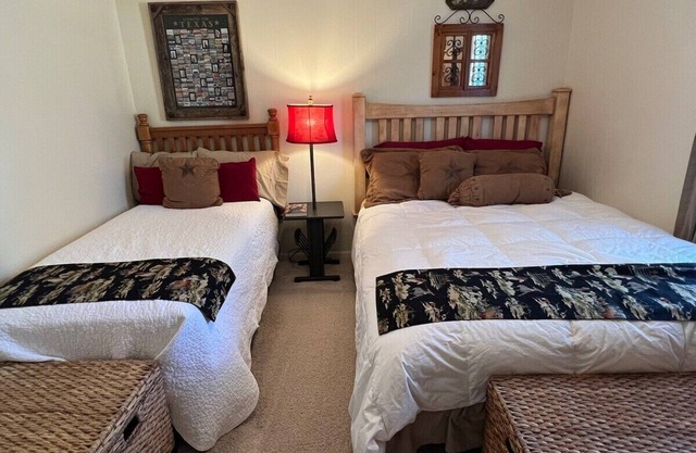 BestStays@LoneStar. Fenced, near the Hospital district, and TJC TVs in all Rooms