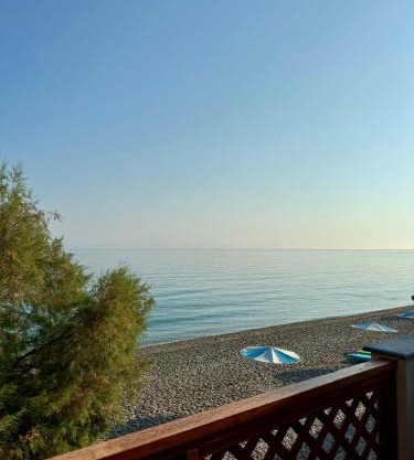 Betty's Beach House - by the Sea