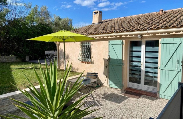 Between sea and countryside, charming self-catering cottage with garden, private spa and BBQ.