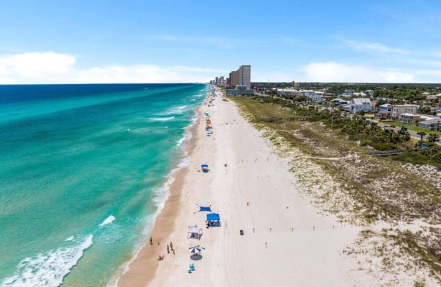 Bid-A-Wee Beach House + Studio +Pool: Sleeps 12!