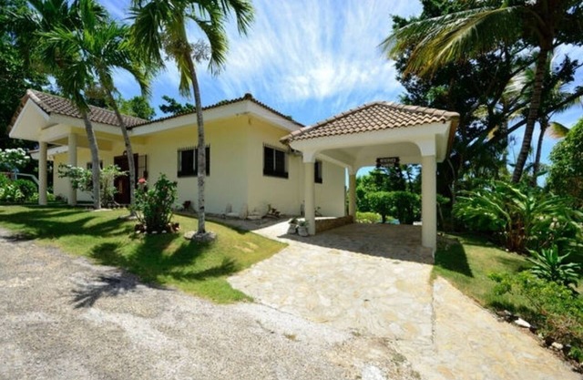 Bienvenidos a Villa Casa Lucy. Centrally located in the heart of Sosúa