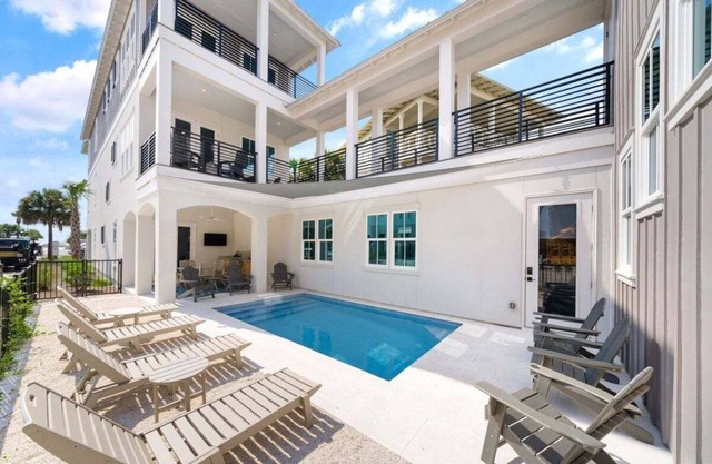 Big Beach Watch: Walk to Beach Access - Private Pool - Sleeps 21
