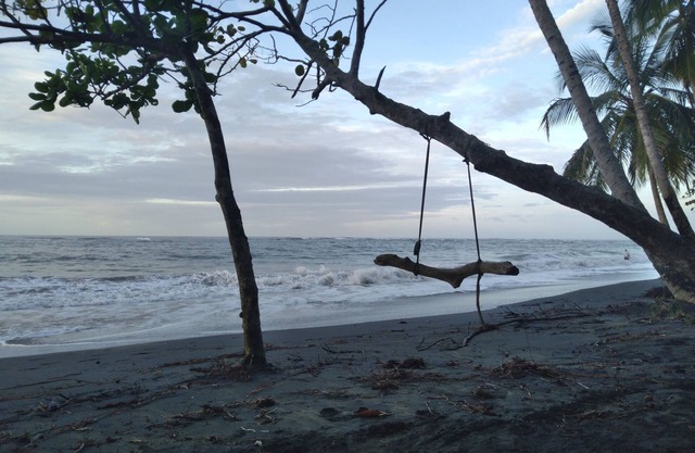 Big Beachfront House , 2 bathrooms, A/C, hot showers, 2 kitchens, & porch!