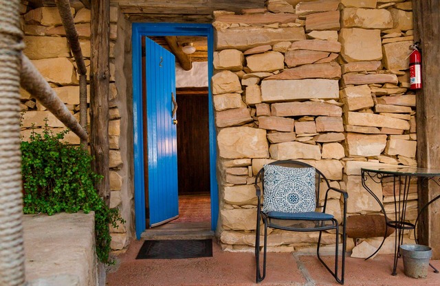 Big Bend Bunkroom - affordable right outside Big Bend Nat'l Park.