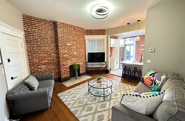 Big Brick 2 Bedroom apartment in Victorian Village