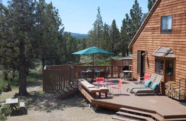 Big Country Home, Relax with Great Views, Lots of Privacy, and Bring your Dog!
