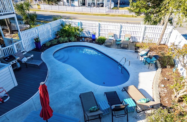 BIG DISCOUNTS Aug–Oct *HEATED POOL* BEACH SERVICE+EXTRA GEAR*FIREPIT*