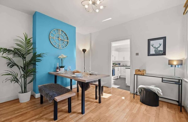 Big Family Home! FREE Parking, Fast WiFi, Garden