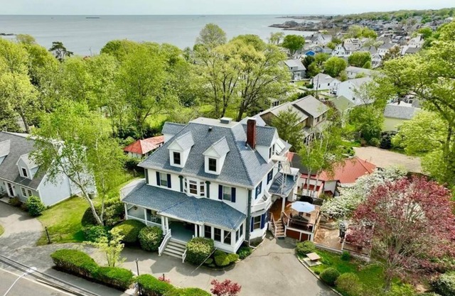 Big New England Family Home; walk to beach, shops